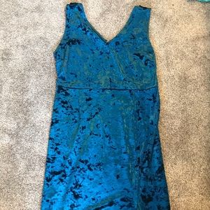 Lulu’s blue velvet dress